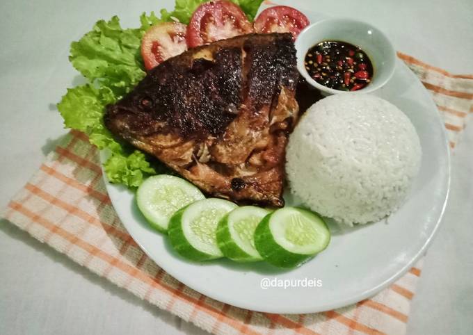 Bagaimana Menyiapkan Gurame Bakar Bumbu Jimbaran Anti Gagal