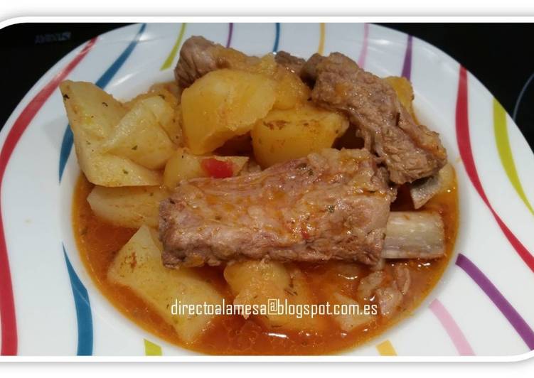 Patatas guisadas con costillas