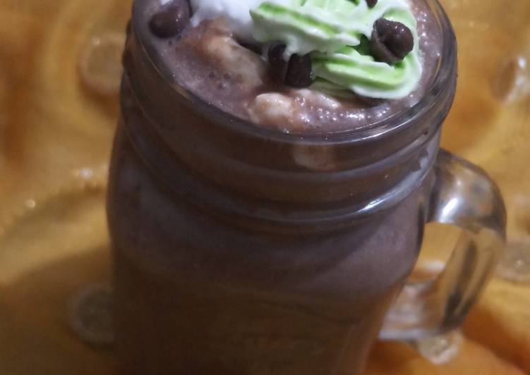 Recipe of Any-night-of-the-week Cocoa banana milkshake