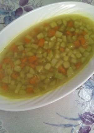 صورة لوصفة شوربة كوسا وجزر بالشعيرية