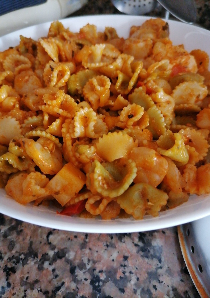 Una foto de Ensalada templada de margaritas con pisto