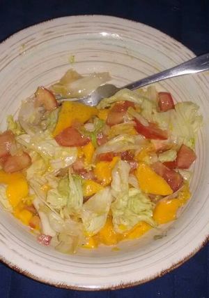 Una foto de Ensalada de mango.ॐ 🇲🇽