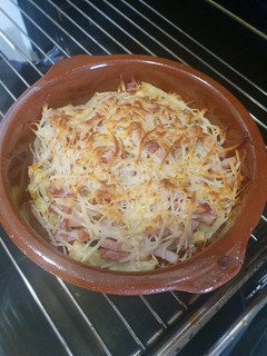 Una foto de Bacon cheese fries