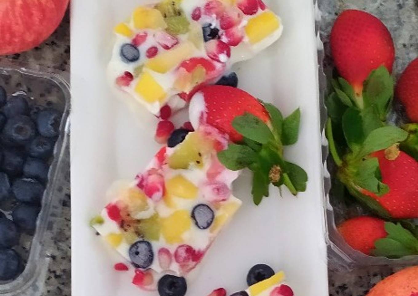 Frozen yogurt and fruits bar