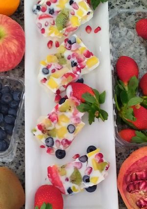 A picture of Frozen yogurt and fruits bar.