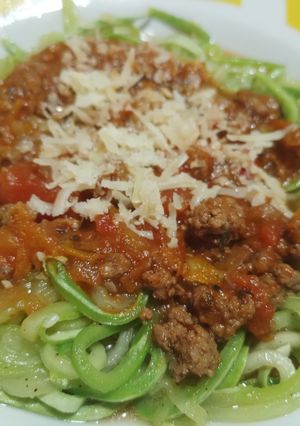Una foto de Tallarines de zucchini a la bolognesa