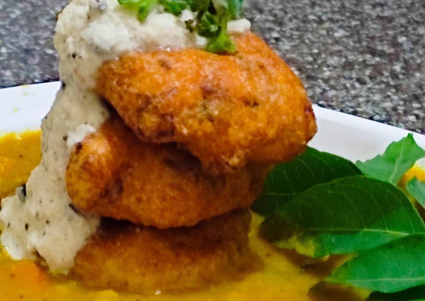 Medu vada sambar and coconut chutney