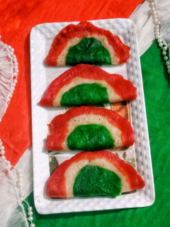 तिरंगा पैन केक (Tiranga pan cake recipe in hindi) रेसिपी मुख्य फोटो