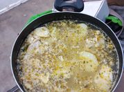 Una foto de caldo de cebolla