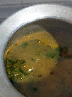 வெந்தயக்கீரை குழம்பு (Venthaya keerai kulambu recipe in tamil) செய்முறை முக்கிய புகைப்படம்