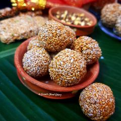 A picture of Sesame Laddu or Til Gur Laddu.