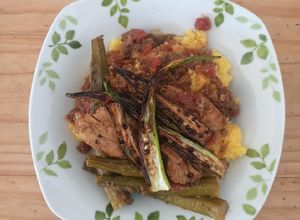 Foto de Frango com quiabo e polenta