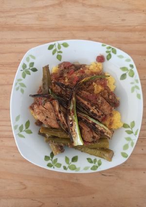 Foto de Frango com quiabo e polenta