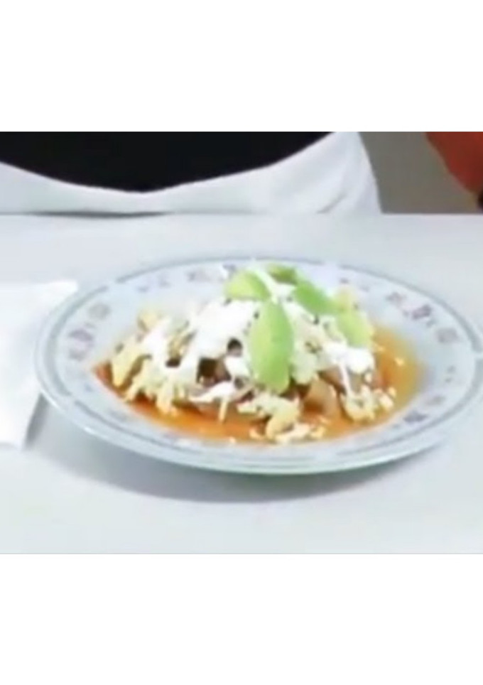 Una foto de Chilaquiles rojos
