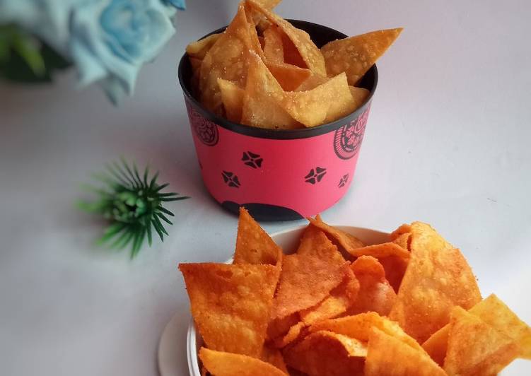 (15)Keripik Pangsit rasa-rasa