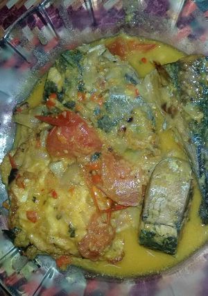 Foto resep Ikan tongkol telur ceplok masak kuning simple