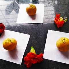 Besan ladoo A picture of Besan ladoo.