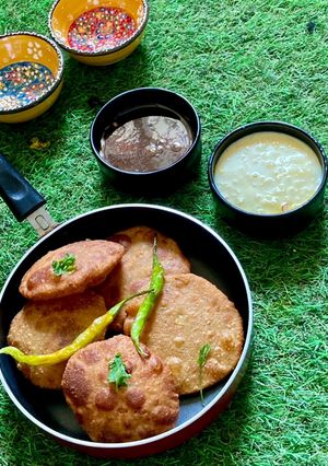 ख़स्ता आलू कचौड़ी(khasta aloo kachodi recipe in hindi) रेसिपी मुख्य फोटो