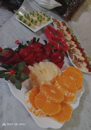 صورة لوصفة دانيت منزلي مع تشكيلة من الفواكه