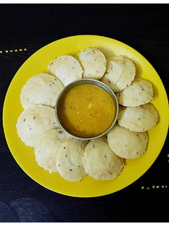 A picture of Moong dal idli.