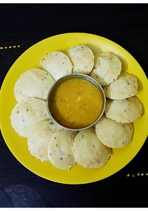 A picture of Moong dal idli.