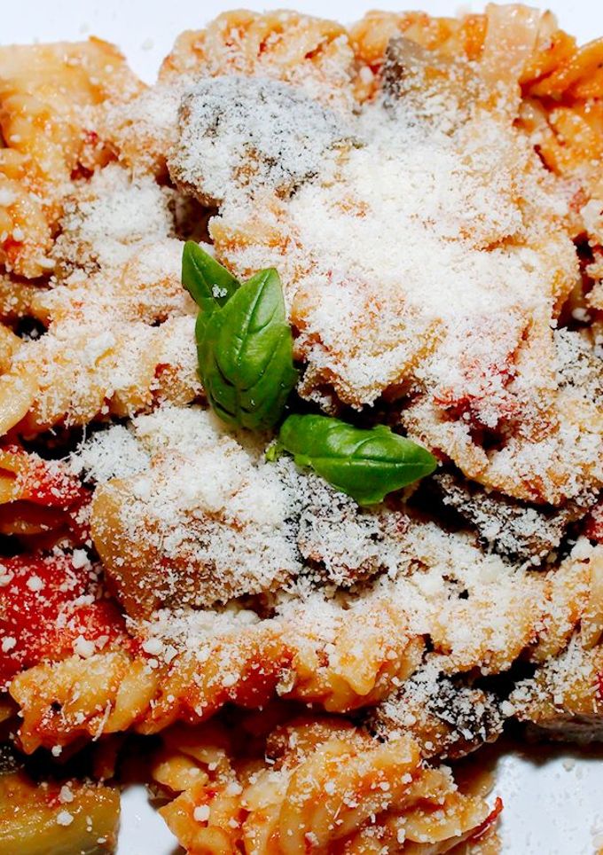 Padlizsános serpenyős tészta recept fotója