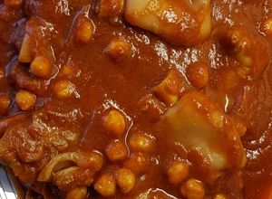Foto principal de Manitas de cerdo con garbanzos en olla express