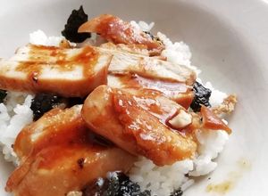 Foto di Teriyaki chicken bowl - riso con pollo in salsa teriyaki