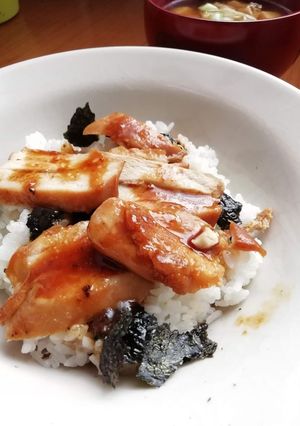 Foto di Teriyaki chicken bowl - riso con pollo in salsa teriyaki