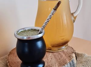 Una foto de Tereré bien helado y antinflamatorio 🧉 Tereré saludable con jengibre, canela y limón 🫚 🌱 🍋
