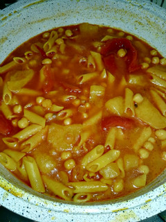 Una foto de Potaje de macarrones