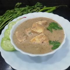 A picture of Paneer Kalimirch (white gravy).