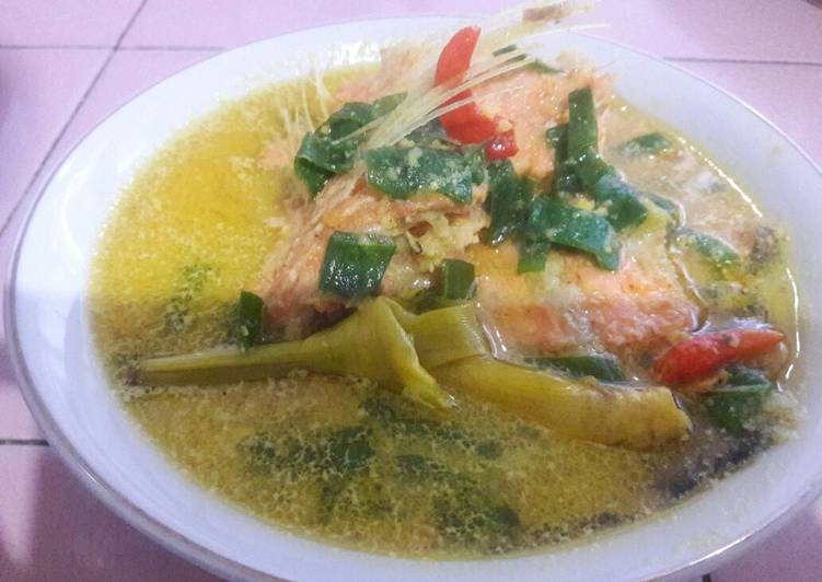 Resep Tulang Salmon Kuah Kuning Lezat