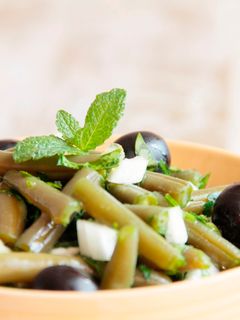 Una foto de Ensalada de judías verdes y aceitunas negras