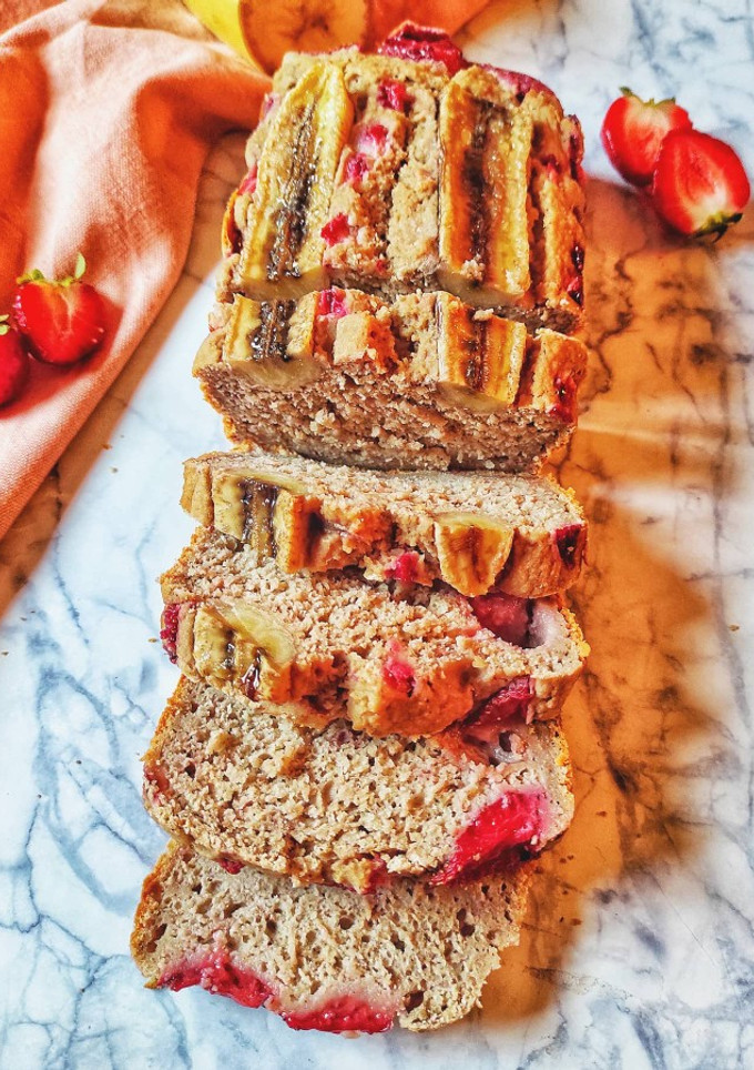 Una foto de Bizcocho de fresa y plátano sin gluten