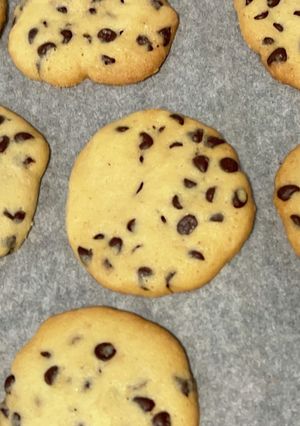 A picture of Aunt Stella's Style Chocolate Chip Cookies.