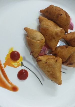 हैदराबादी कॉर्न समोसा(Hyderabadi Corn Samosa Recipe in Hindi) रेसिपी मुख्य फोटो