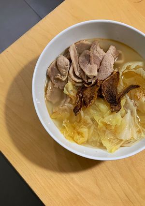 麻油豬里肌高麗菜湯 的食譜成品照片
