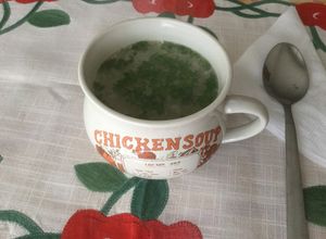 Una foto de Consomé de pollo tostado