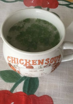 Una foto de Consomé de pollo tostado