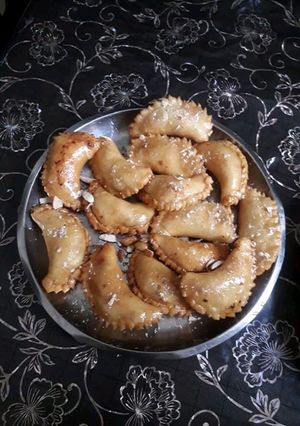 A picture of Gujiya.