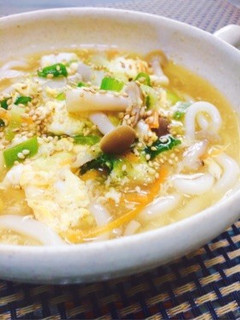 A picture of [15-Minute] Late-Night Snack: Vegetable and Egg Udon.