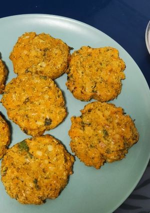 Una foto de Nuggets de verduras con salsa de yogur