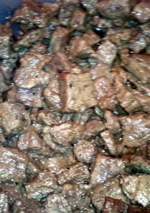 A picture of sauted steak chunks.
