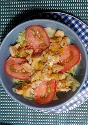 Una foto de Ensalada con pollo y nuez