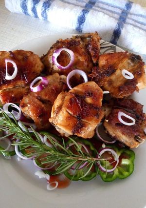 A picture of Spicy crispy grilled chicken pieces.
