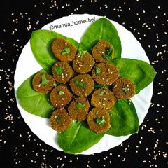 A picture of Spinach Muthiya.