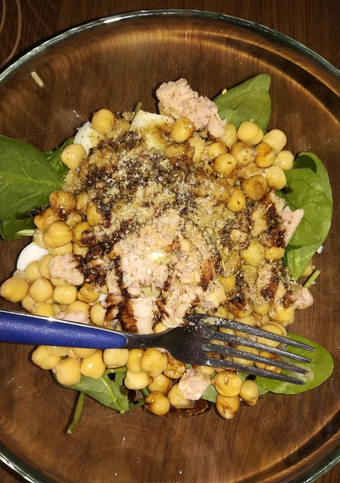 Una foto de Ensalada de garbanzos