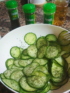 Una foto de Gurkensalat (Ensalada de pepino alemana)