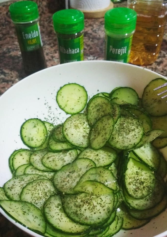 Una foto de Gurkensalat (Ensalada de pepino alemana)
